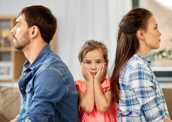 Aile içi iletişimde kopukluk neden artıyor? Aynı evde uzaklaşan ilişkiler