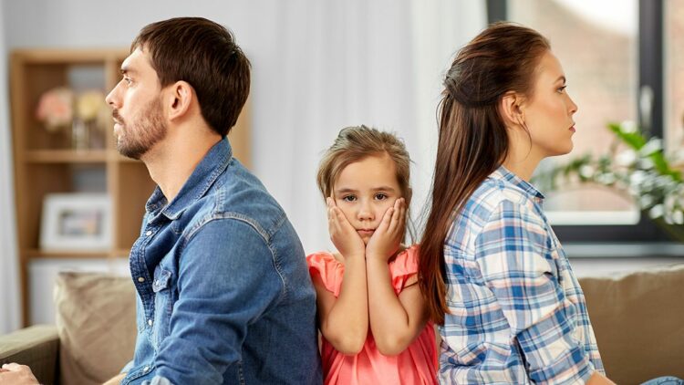 Aile içi iletişimde kopukluk neden artıyor? Aynı evde uzaklaşan ilişkiler