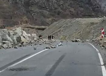 Artvin-Şavşat kara yolu heyelan nedeniyle ulaşıma kapandı