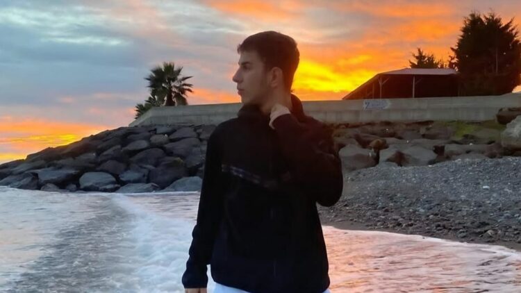 Asker eğlencesinde bayrak salladığı araçtan düşen Buğra öldü