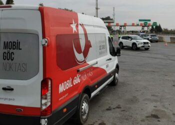 Aydın’da şüphe üzerine durdurulan araçta 12 düzensiz göçmen yakalandı