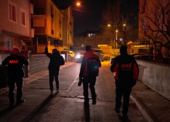 Bursa’nın İnegöl ilçesinde bazı apartman dairelerinde hissedilen gaz kokusu paniğe neden oldu. Gazı kontrol etmek için çakmak çakan bir kişinin bulunduğu dairenin tuvaletinde basınç patlaması meydana geldi. Fotoğraf: Yavuz YILMAZ/İnegöl(Bursa),(DHA)