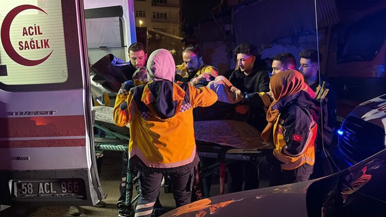 Baba ve ağabeyini tabancayla öldürdü, babaannesini yaraladı