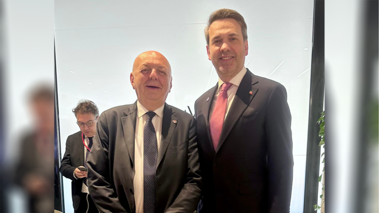 Bakan Bayraktar, İtalya Çevre ve Enerji Güvenliği Bakanı Fratin ile bir araya geldi