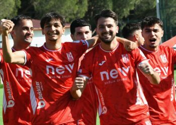 Balıkesirspor Play-Off'a döndü