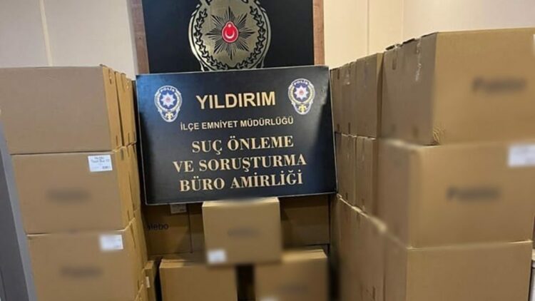 Bursa'da 460 kilo kaçak tütün ile 310 bin makaron ele geçirildi; 2 gözaltı