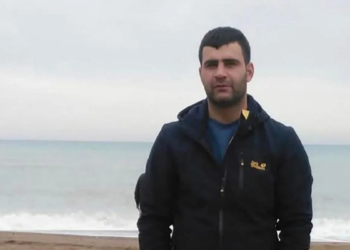 Çatıdan düşen buz sarkıtı nedeniyle hayatını kaybeden 2 çocuk babası, toprağa verildi