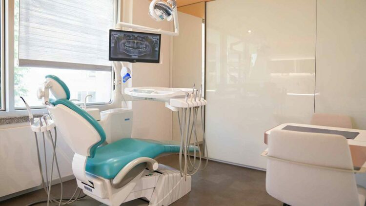 Dr. Cinik, Antalya’da ‘diş tatili’ konseptiyle hizmet veriyor