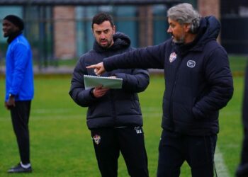 Eyüpspor silbaştan ikinci yarıya başladı