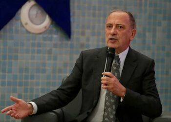 Fatih Altaylı beyin ameliyatından çıktı: İyi haberi eşi açıkladı