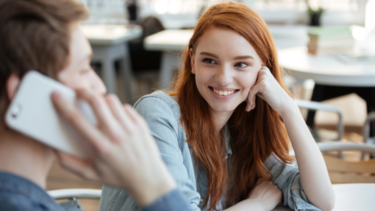 Göz kırpma ritüeli ve duygusal manipülasyon ilişkisi