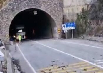 Gümüşhane- Giresun kara yolu heyelan nedeniyle ulaşıma kapandı