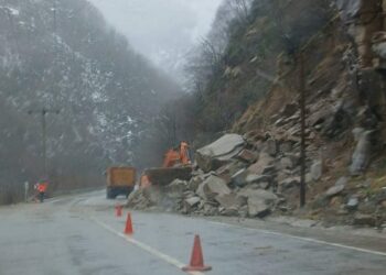 Gümüşhane-Giresun kara yolunda heyelan