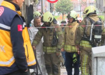 Bağcılar'da iş yerinde yangın tüpü dolumu sırasında 8 kişi zehirlendi