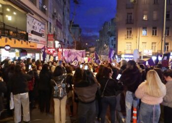 Beyoğlu'nda Mart Dünya Kadınlar Günü'nde düzenlenen ‘24'üncü Feminist Gece Yürüyüşü’ gerçekleştirildi. (DHA)