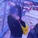 Sultangazi’de iki çocuğun marketten tereyağı çaldığı anlar kamerada