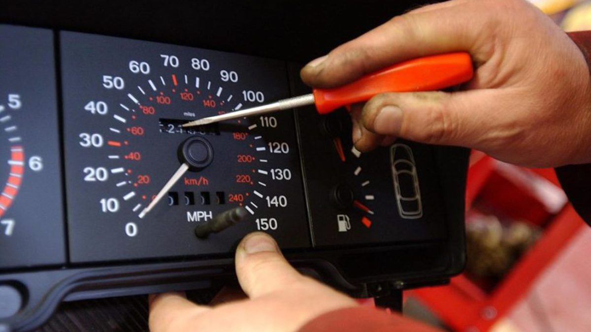 İkinci elde kilometre oynanmasını fark etmenin yolları