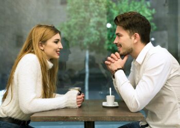 İlişkide etkili dinleme: Gerçek bağ kurmanın anahtarı