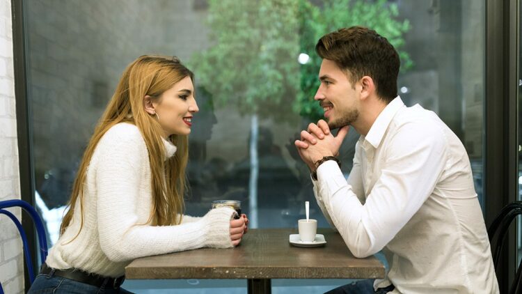 İlişkide etkili dinleme: Gerçek bağ kurmanın anahtarı