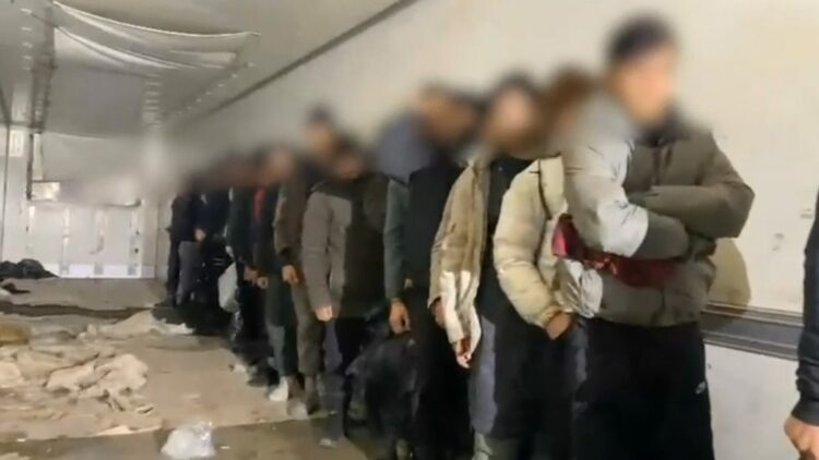 İran sınırından Türkiye'ye giren kaçak göçmenler, yakalandı