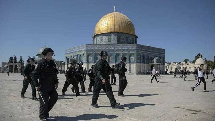 İsrail, Mescid-i Aksa’da bayram namazına izin vermedi