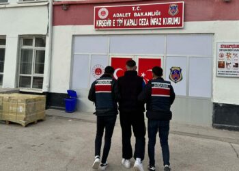 İzin gününde uyuşturucu satarken yakalandı