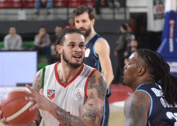 Karşıyaka basketbolda umut vermiyor