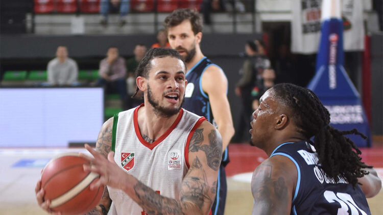 Karşıyaka basketbolda umut vermiyor