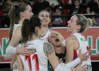 Karşıyaka filede Havran önünde