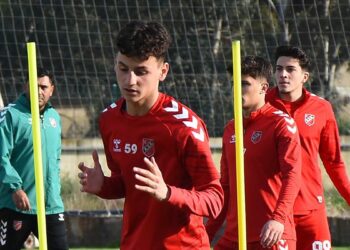 Karşıyaka'da Adem kayıplarda