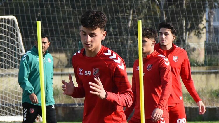 Karşıyaka'da Adem kayıplarda