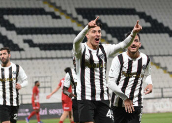 Manisa FK moral buldu