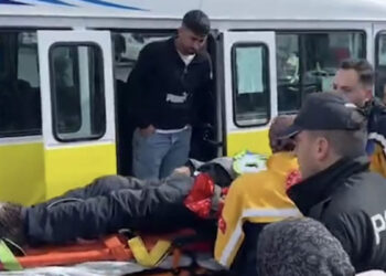 Minibüsten düşüp, hayatını kaybetti