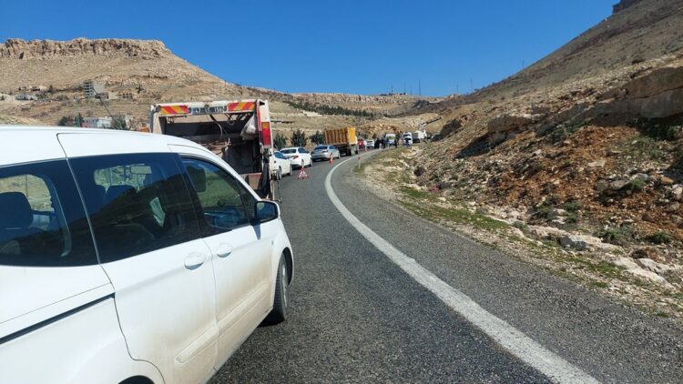 Mardin’de zırhlı polis aracı devrildi: 3 yaralı