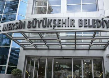 Mersin Büyükşehir Belediyesi'nde 'ihaleye fesat' ve 'rüşvet' operasyonu