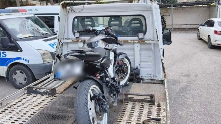 Polisin ‘dur’ ihtarına uymayan ehliyetsiz motosiklet sürücüsüne 245 bin lira ceza