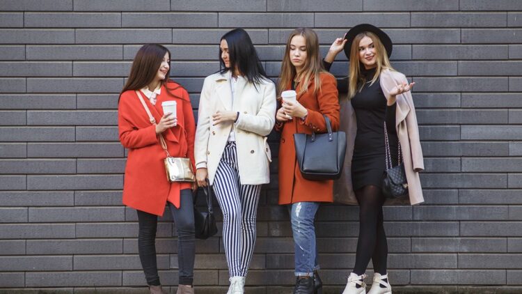 Stil uzmanlarına göre kadınları daha zarif gösteren 10 kombin