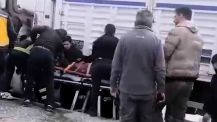 TIR’ın çarptığı kadın ağır yaralandı