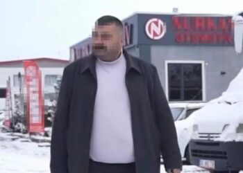 Tartıştığı eşini tabancayla öldürdü