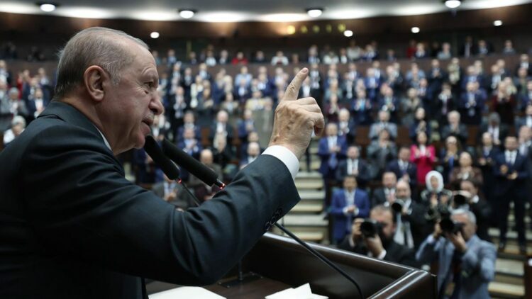 Türkiye'ye el uzatanın eli, dil uzatanın dili yanar