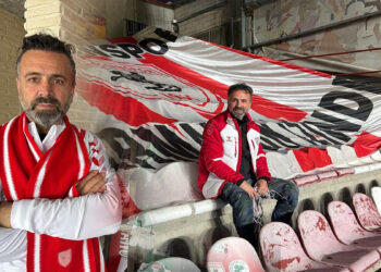 Yaptırdığı 55 metrekarelik bayrakla Samsunspor'un tüm Avrupa deplasmanlarına gitti