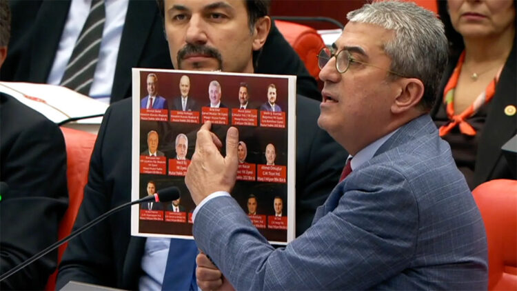 Bir emeklinin on yılda alacağı maaşı Bilal Ekşi bir ayda alıyor