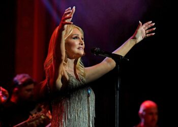 Yunanistan'dan bir star daha Harbiye sahnesinde: Natasa Theodoridou geliyor