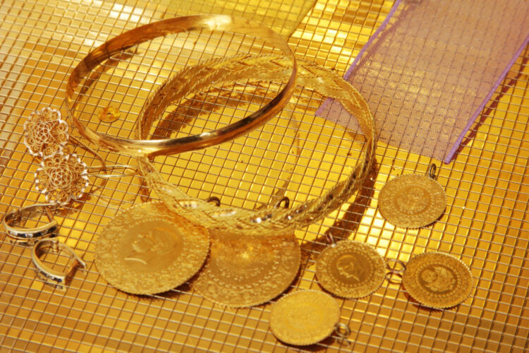 Altın yatırımı yaparken gram mı, çeyrek mi tercih edilmelidir?