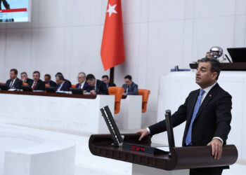 “Yurtta sulh, cihanda sulh” pankartının TRT’de yayına yansıtılmaması Meclis gündemine taşındı