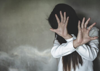 Taciz iddiasıyla görevden uzaklaştırılan öğretim üyesi meslekten çıkarıldı