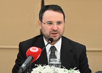 Akın Gürlek Özgür Özel hakkında yasal süreç başlatıyor