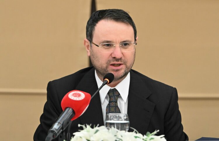 Akın Gürlek Özgür Özel hakkında yasal süreç başlatıyor