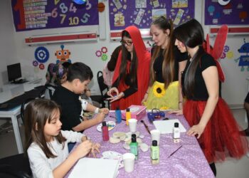 Hastane sınıfında 'Oyun Her Yerde' etkinliği ile moral buldular