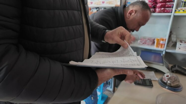 ‘Zimem Defteri’ geleneğiyle memleketinde fırın ve bakkallardaki 3 milyon TL’lik borcu kapattı